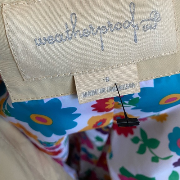 Waterproof Tan Trench Coat Floral Lining Pockets NWT Size 8 - Picture 4 of 8